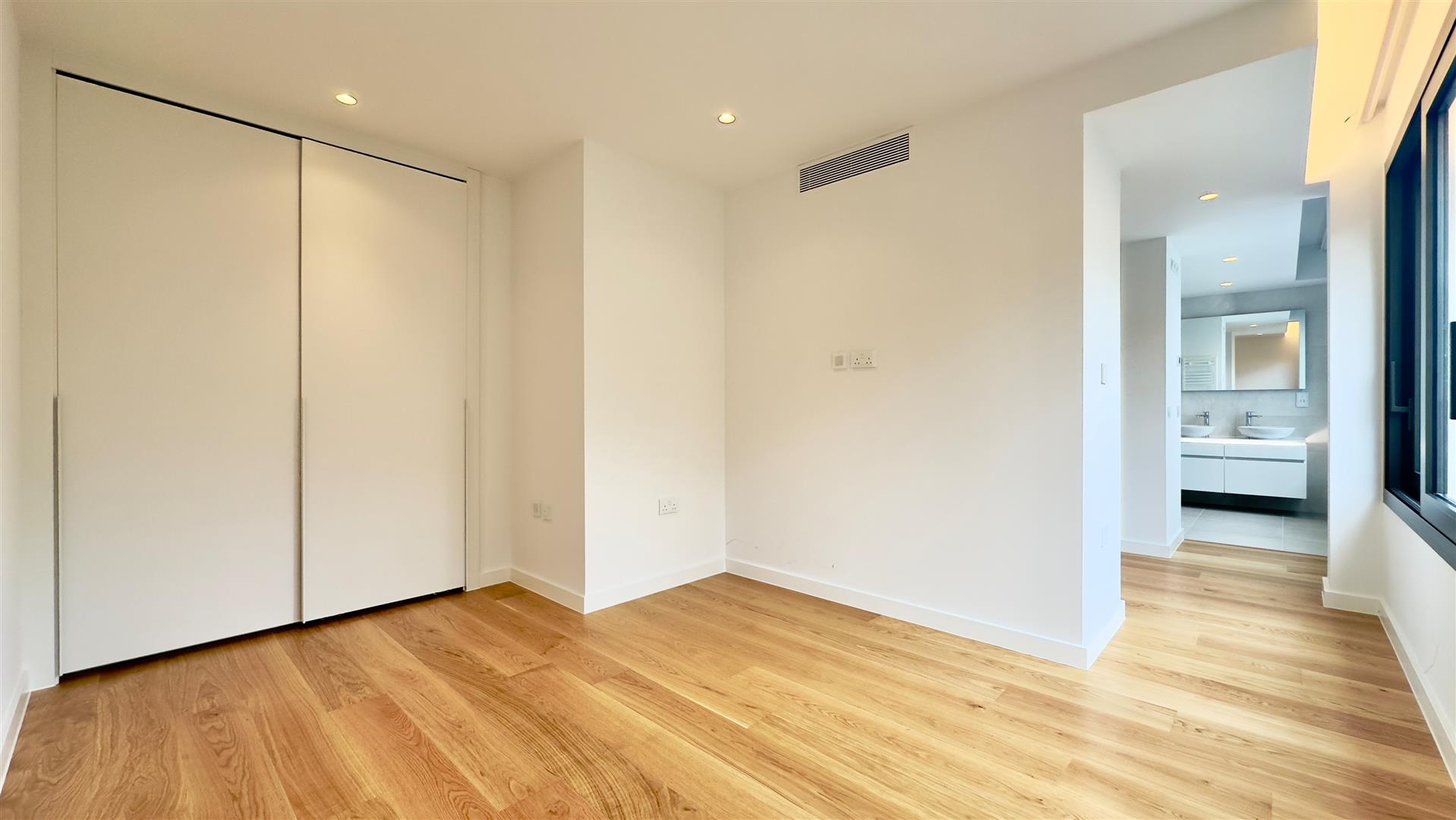 Image of House - 4 Bedrooms - 3 Bathrooms for Rental in North Gorge-Gibraltar, Image 3